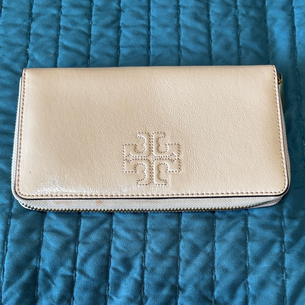 Tory Burch Robinson Patent Leather Zip Continental Wallet